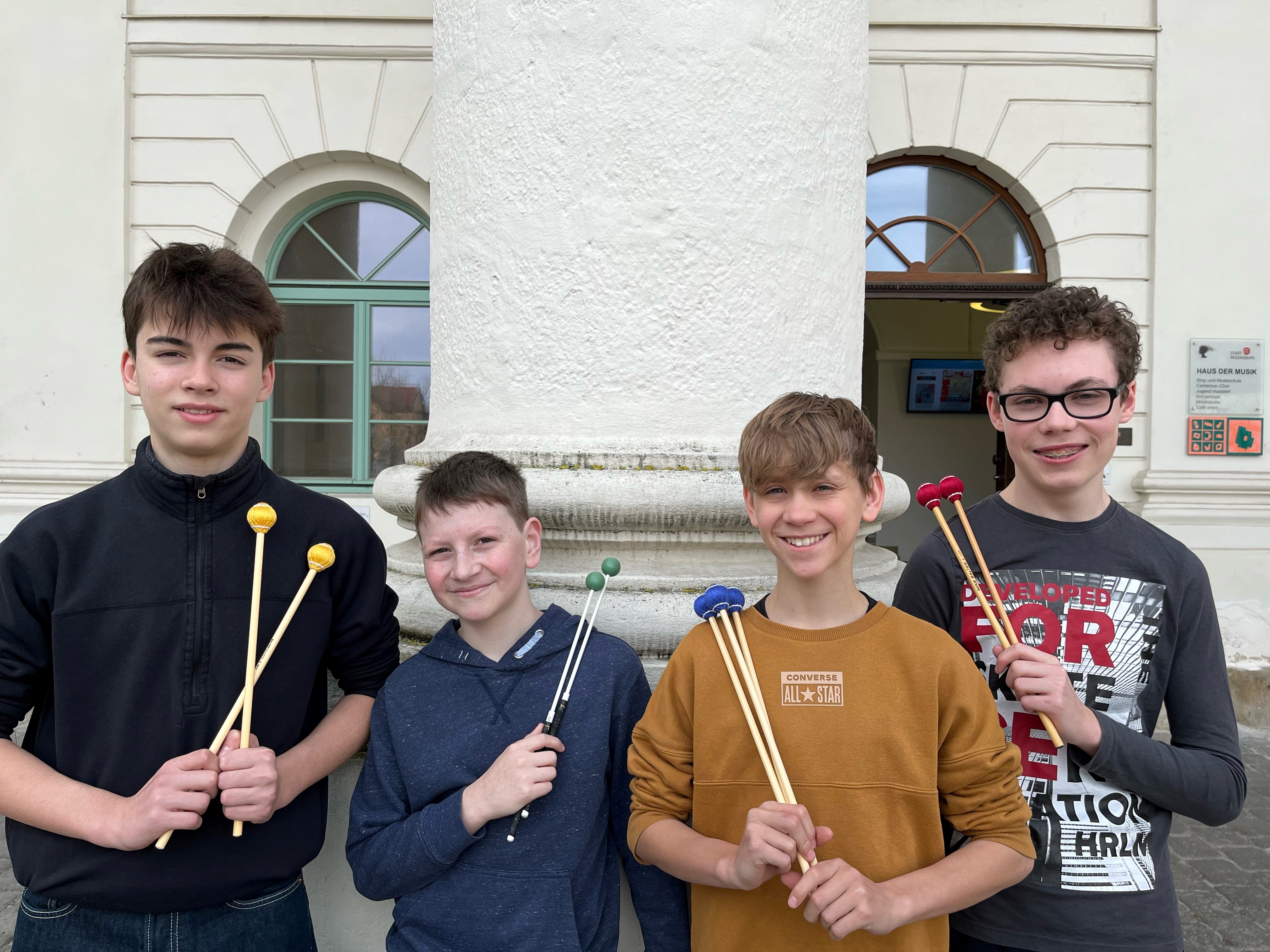 Preisträger des Landeswettbewerbs „Jugend Musiziert 2024“ in der Kategorie „Percussion Ensemble“:
Young Percussion Group Regensburg